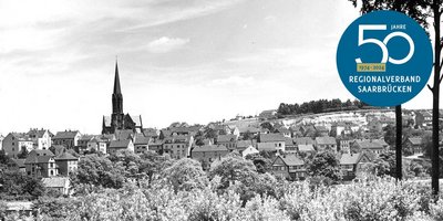 Historische Schwarz Weiß Aufnahme mit Blick auf Friedrichsthal-Bildstock mit dem Hoferkopf