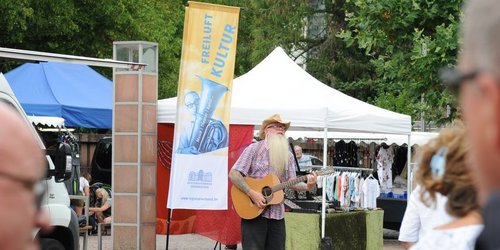 James Boyle tritt als Walking Act in Heusweiler auf