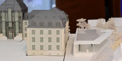 Modell vom Saarbrücker Schloss mit Einbau eines Entwurfs für den Neubau des Historischen Museums Saar