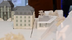 Modell vom Saarbrücker Schloss mit Einbau eines Entwurfs für den Neubau des Historischen Museums Saar