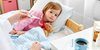 Inkeftionsschutz bei Kinder Eine Ärztin misst bei einem kranken Kind Fieber im Bett