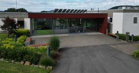 Blick auf den Haupteingang des Schullandheims