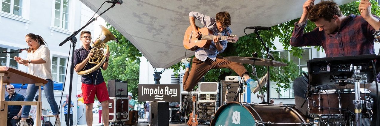 Die Band Impala Ray auf der Bühne im Schlossgarten