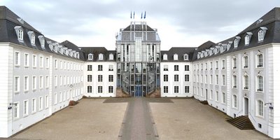 Saarbrücker Schloss aus erhöhter Perspektive Blick auf das Saarbrücker Schloss aus erhöhter Perspektive