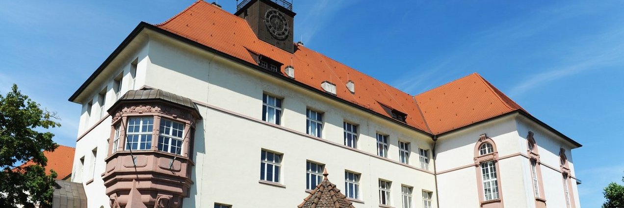 Schulgebäude des Albert Einstein Gymnasium in Saarbrücken