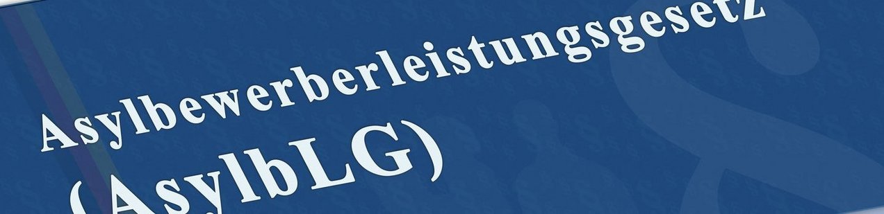 Auf blauem Untergrund steht Asylbewerberleistungsgesetz (AsylbLG) geschrieben