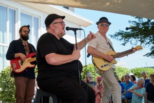 Mark Slate und die Band Rotosphere auf der Bühne im Schlossgarten