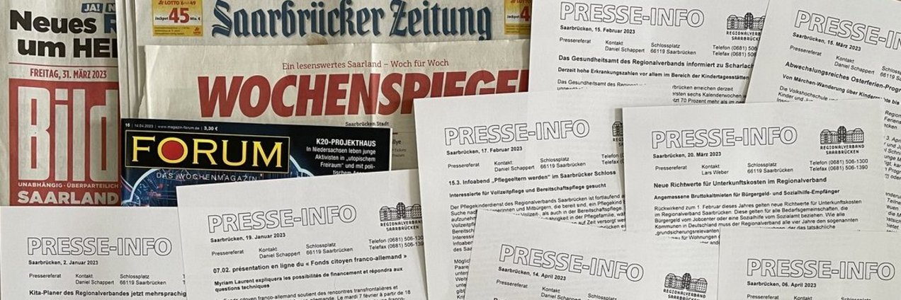 Saarländische Zeitungen und ausgedruckte Pressemitteilungen