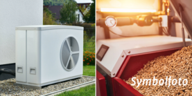 Ein zweigeteiltes Bild. Auf der linken Seite ist eine Wärmepumpe im Garten eines Hauses zu sehen, auf der rechten Seite eine Pelletheizung mit offenem Decken. Auf dem Bild steht Symbolbild