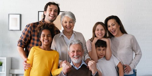 Familie mit Großeltern