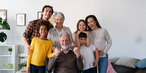 Familie mit Großeltern