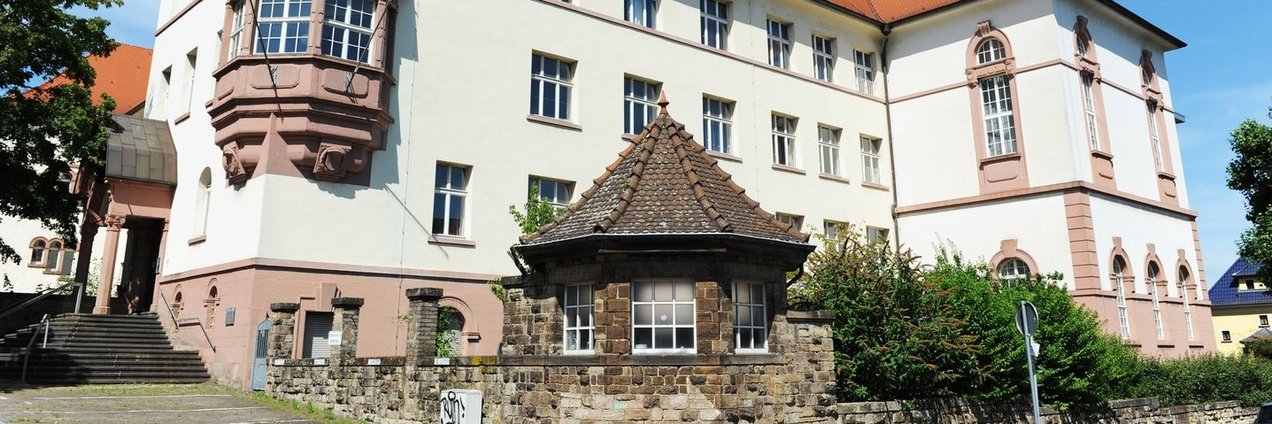 Schulgebäude des Albert Einstein Gymnasium in Saarbrücken