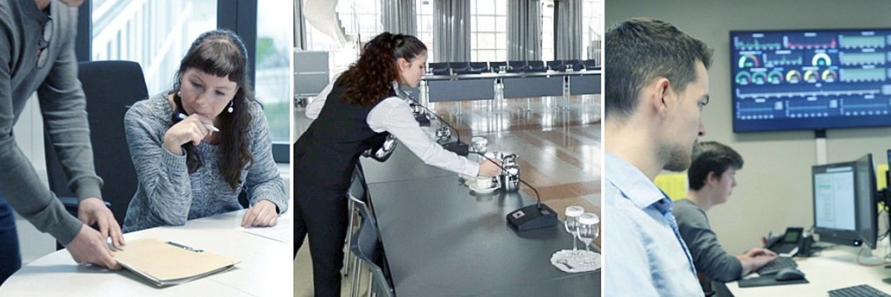 Arbeitgeber Eine Frau sitzt am Schreibtisch und bekommt eine Arbeitsmappe, Eine junge Bedienung deckt Konferenztische ein, junge Männer sitzen vor den Computern