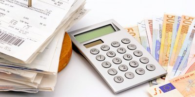 Rechnungen mit Geld und Taschenrechner