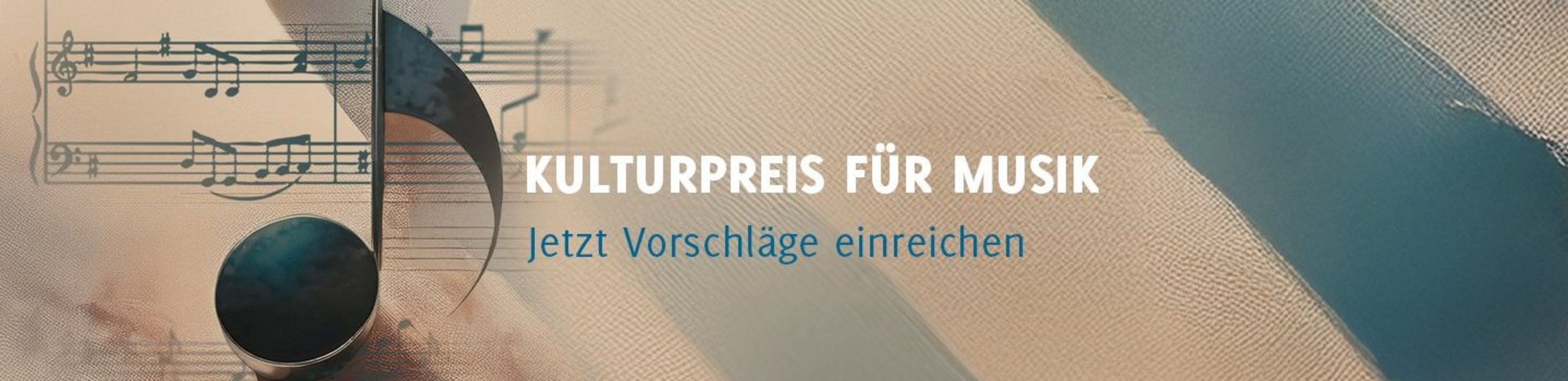 Ein großer Notenschlüssel vor einem Notenblatt im Hintergrund. Darauf der Text: Kulturpreis für Musik. Jetzt Vorschläge einreichen