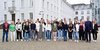 Auszubildende 2023 Regionalverbandsdirektor Peter Gillo (2. v.r.) begrüßte zusammen mit weiteren Vertreterinnen und Vertretern der Regionalverbands-Verwaltung, des Personalrats und des Frauenbüros die 28 neuen Auszubildenden, Foto: Stephan Hett/Regionalverband Saarbrücken