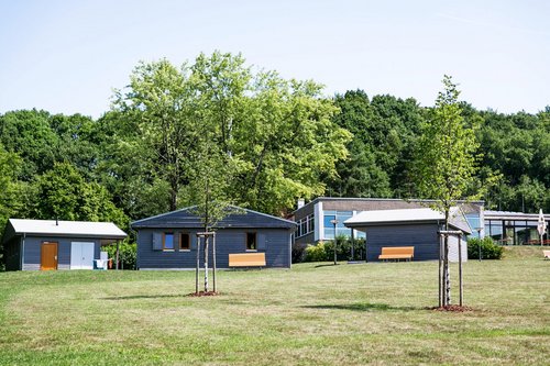 Hauptgebäude und Blockhäuser des Schullandheim Oberthal