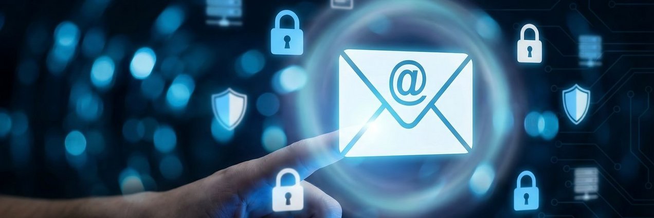 Graphische Darstellung eines Briefumschlags mit rundum mehreren Sicherheitsschlössern