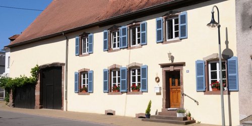 Blick auf ein Bauernhaus in Kleinblittersdorf, das 2016 beim Bauernhauswettbewerb einen Preis gewonnen hat